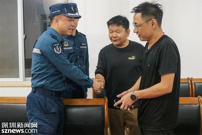 20分钟抵达！广东海警勇救5名翻船游客