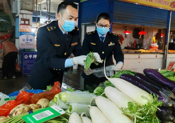 广西兴安县市场监管局开展学校食用农产品供应商食品安全快检