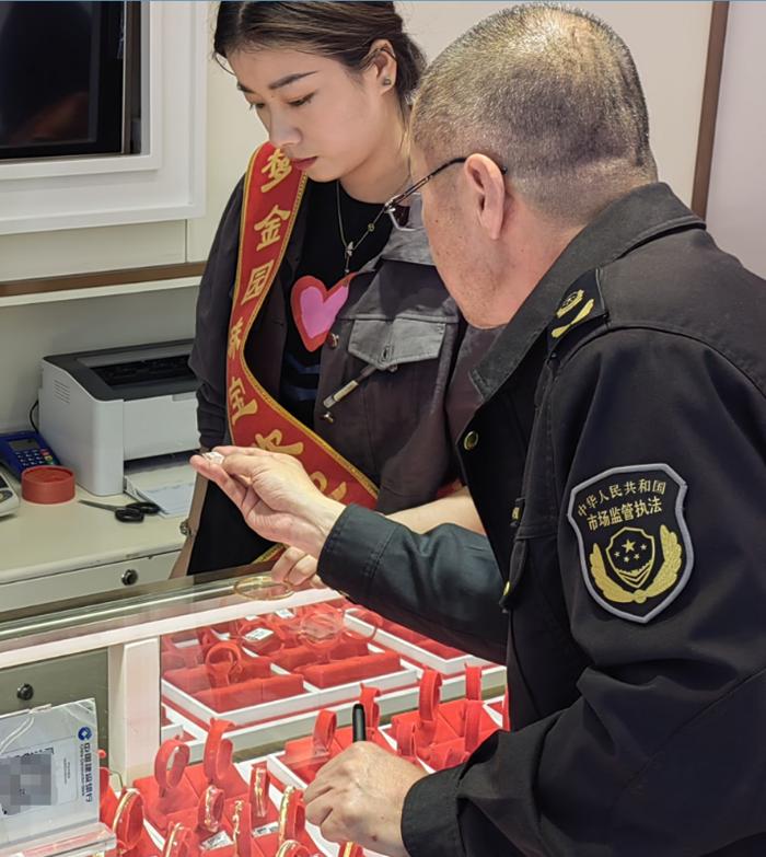 甘肃省临泽县市场监管局开展金银首饰经营计量专项检查