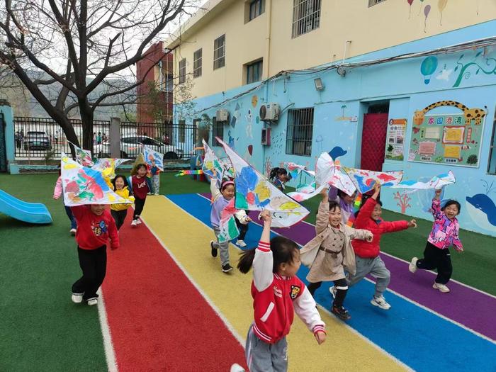 西安市灞桥区常家湾幼儿园清明节活动纪实