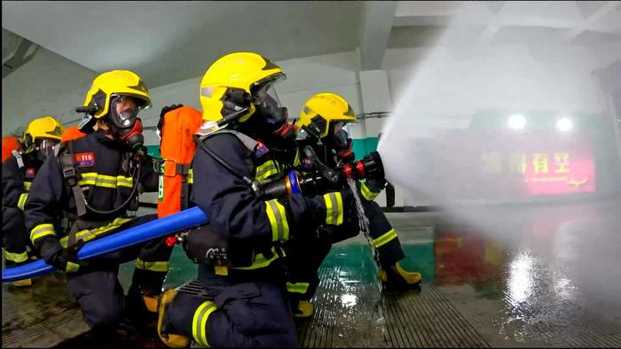 C视频丨灭火无人机、远程供水系统齐出动，四川开展大型综合体灭火救援演练
