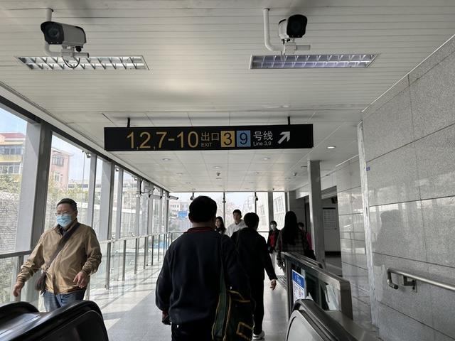 上海地铁宜山路站“蔬菜大棚”启动改造，线路换乘路径有调整