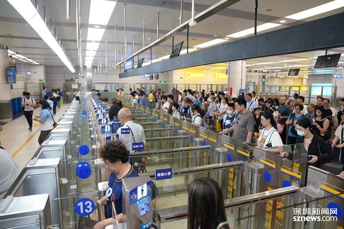 清明节假期首日深圳湾口岸查验出入境旅客13.2万人次