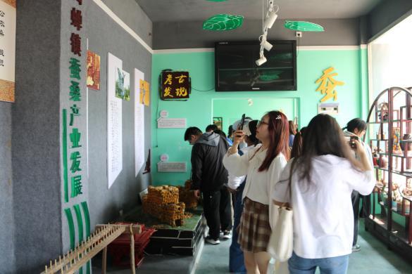 绵阳师范学院学子到白蝉小学开展研习活动