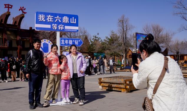 踏青赏春 清明假期敦化六鼎山文化旅游区旅游接待量再创新高