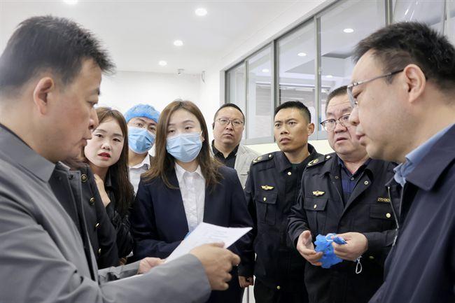 陕西省市场监管局食品经营处处长等人在西安锦园学校进行食品安全专项督导检查