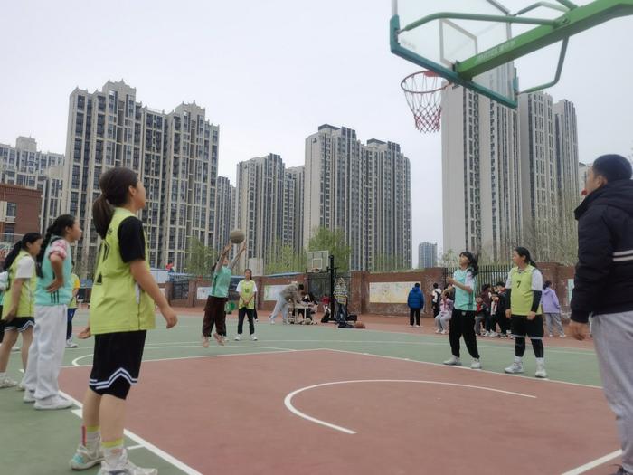 管城区长青路小学斩获管城区中小学生篮球赛小学女子乙组冠军