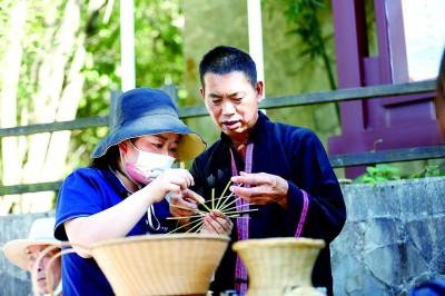 湖北五峰竹编 竹篾当笔写春秋