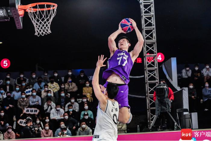 海南籍球员吴星锐角逐2024中国龙三人篮球超级联赛