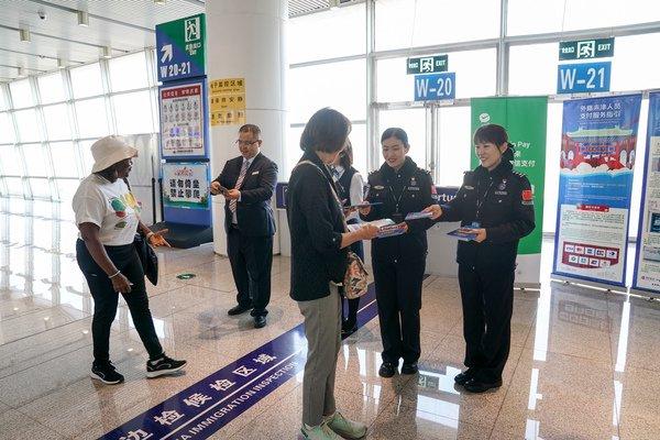 外籍旅客人数和国别之最！东疆边检站多措并举保障最长环球航线邮轮停靠天津