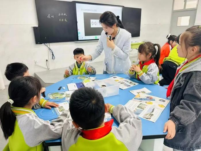 西航二中教育集团汉都新苑第二小学举行科学学科和信息技术学科研讨课活动