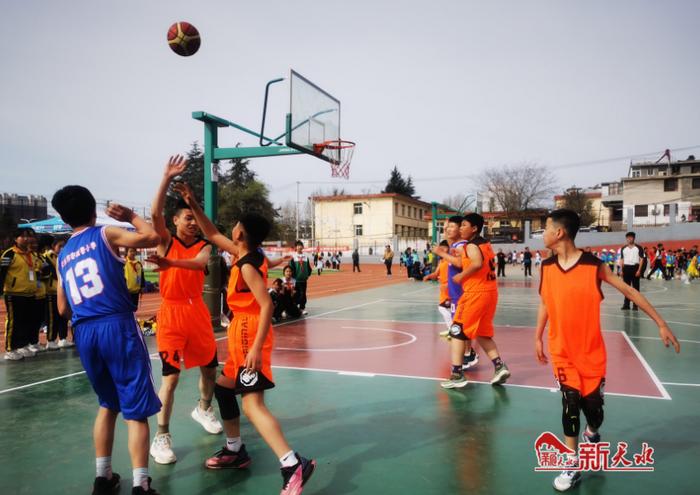 天水市秦州区第六届中小学生运动会篮球比赛项目在天水市成纪中学开赛