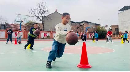 灞桥区赵庄小学篮球社团活动