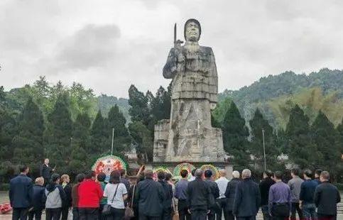 湖南省安化县连续多年组织烈士亲属异地祭扫——为了跨越时空的团聚