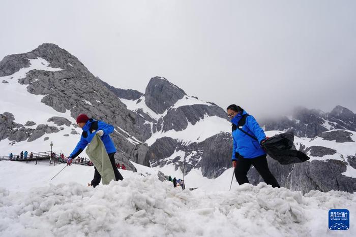 玉龙雪山海拔故事丨雪山·守护