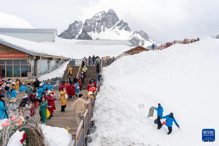 玉龙雪山海拔故事丨雪山·守护