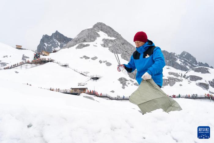 玉龙雪山海拔故事丨雪山·守护