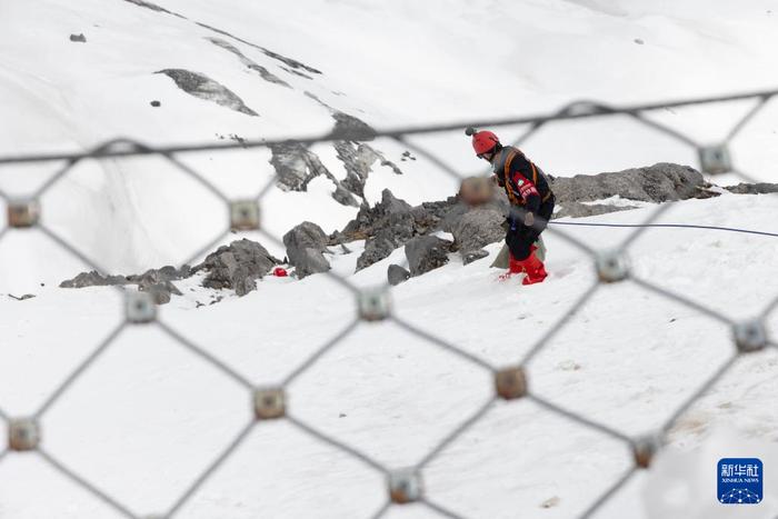 玉龙雪山海拔故事丨雪山·守护