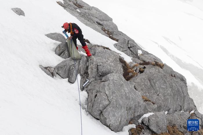 玉龙雪山海拔故事丨雪山·守护