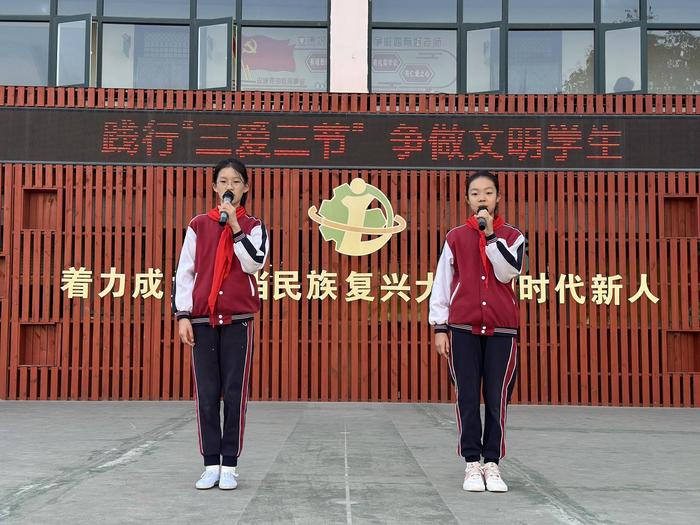 践行“三爱三节” 争做文明学生 上街区铝城小学举行主题升旗仪式