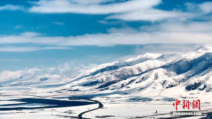 祁连山春日雪景：苍山负雪尽显山河壮丽