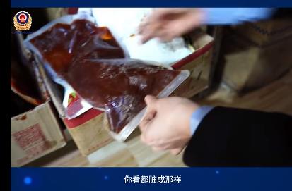 这家“叫了只炸鸡” 的后厨令人作呕：腌肉余料发臭，食材和拖把放一起！官方出手！