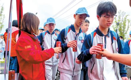 鄂南高中开展第三届远足研学活动 用脚步丈量梦想