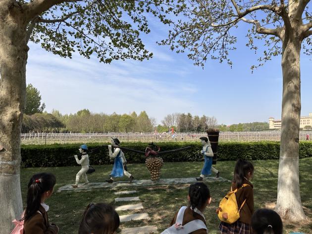 走进葡萄种植基地，探寻民族工业发展 ——西安市浐灞第二十一小学研学旅行