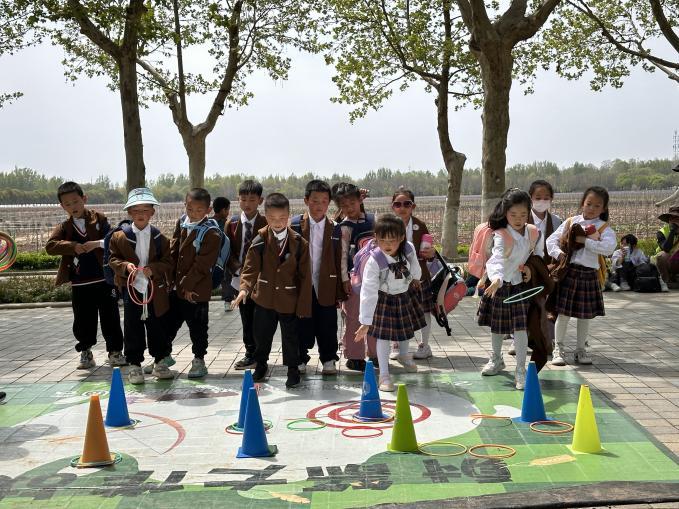 走进葡萄种植基地，探寻民族工业发展 ——西安市浐灞第二十一小学研学旅行