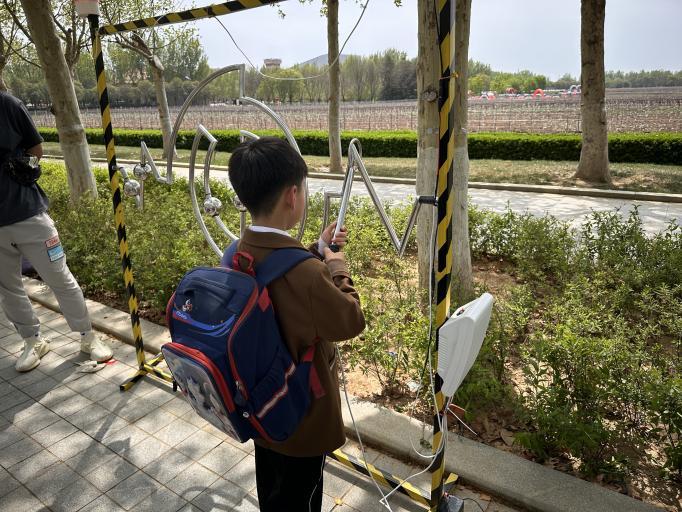 走进葡萄种植基地，探寻民族工业发展 ——西安市浐灞第二十一小学研学旅行