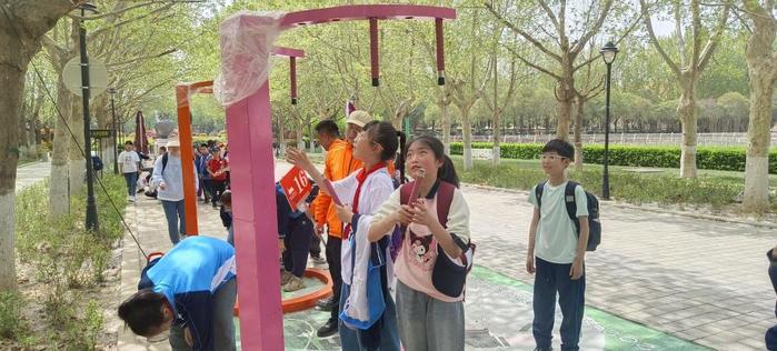 走进葡萄种植基地，探寻民族工业发展 ——西安市浐灞第二十一小学研学旅行