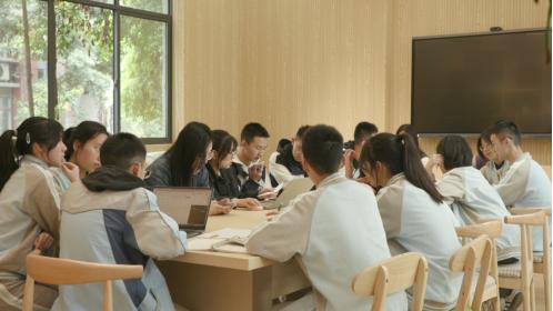 重庆市第十一中学校：阅读，让“生本、生长、生动”课堂活色生香