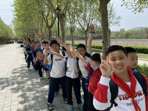 走进葡萄种植基地，探寻民族工业发展 ——西安市浐灞第二十一小学研学旅行