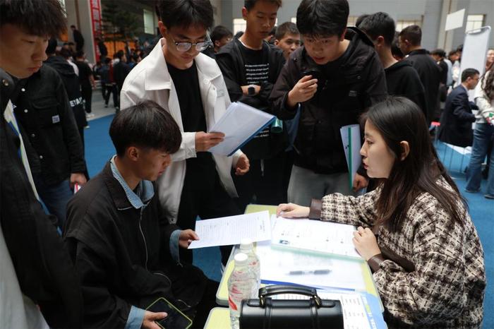 精准施策强服务 聚力攻坚促就业 甘肃建筑职业技术学院举办大型“双选会”