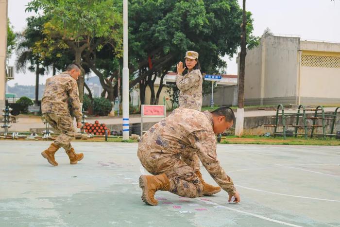 吃“扎根面”，种梦想“胶囊”，新兵又被暖到了……