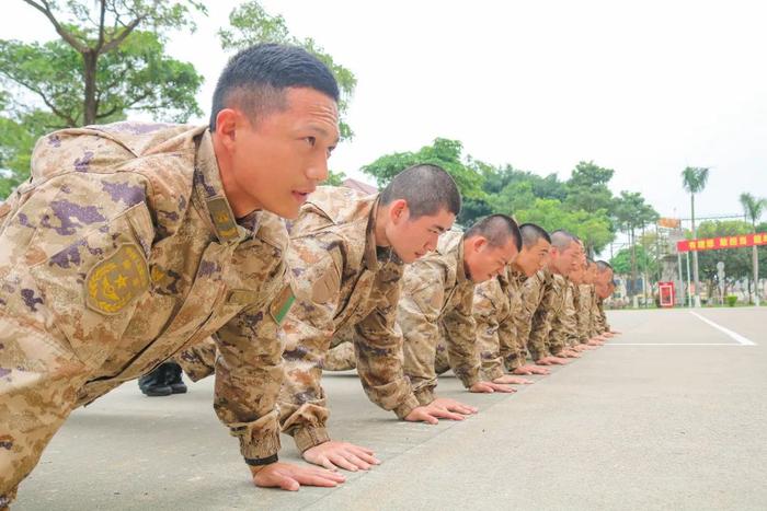 吃“扎根面”，种梦想“胶囊”，新兵又被暖到了……