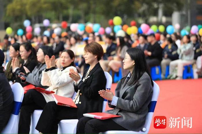 青春·梦想 责任·成长，江苏省镇江中学举办十八岁成人仪式