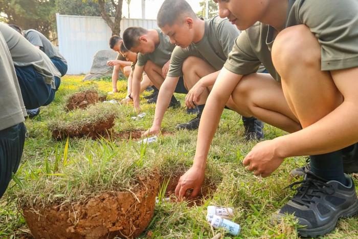 吃“扎根面”，种梦想“胶囊”，新兵又被暖到了……