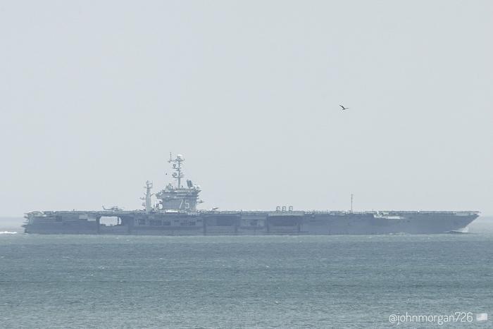 4月10日,当地目击者拍摄到“杜鲁门”号驶出弗吉尼亚州诺福克海军基地 图片来源:社交媒体X(原推特)