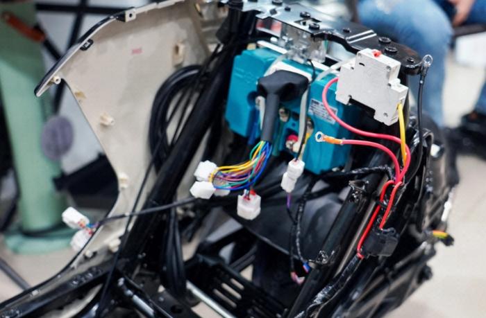 “三无”电池改装电动车每台1.5万元起步 上海警方破获制售伪劣电动自行车案