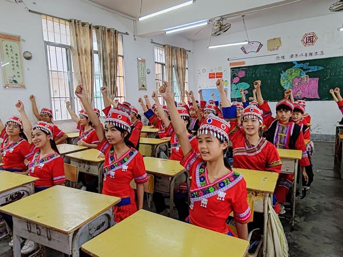 感受最炫民族风 百济中学开展庆祝广西三月三活动