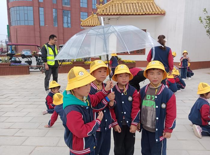 邓州市穰东实验幼儿园举办首届户外艺术节活动