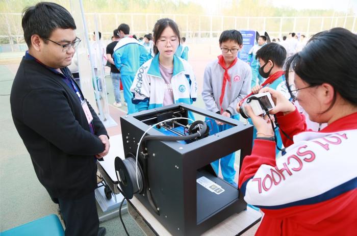 北京一零一中温泉校区第四届科技文化活动开幕暨海淀北部学区首个“科技馆之城”基地校揭牌仪式举行