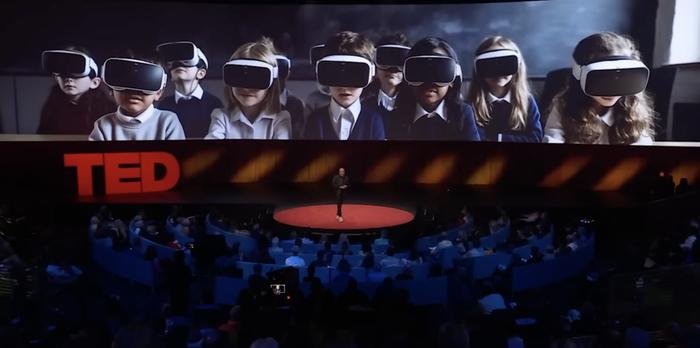 Chaudhri 在 TED 上演讲|图源:TED