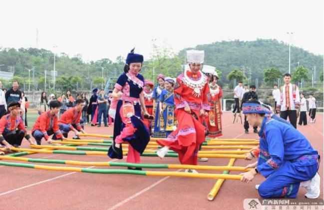 广西民族师范学院举办第七届“三月三”校园民族文化艺术节