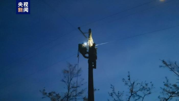 雷电冰雹天气致甘肃两地电路受损 电力部门正全力抢修