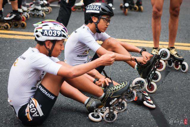 亚洲首个“轮滑+路跑”融合马拉松开赛，选手年龄差有70岁