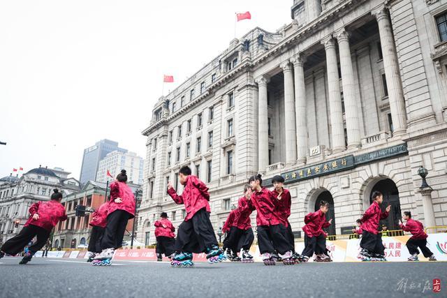 亚洲首个“轮滑+路跑”融合马拉松开赛，选手年龄差有70岁