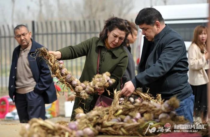 周末休闲，不妨到乌鲁木齐这处农贸大集“逛吃逛吃”