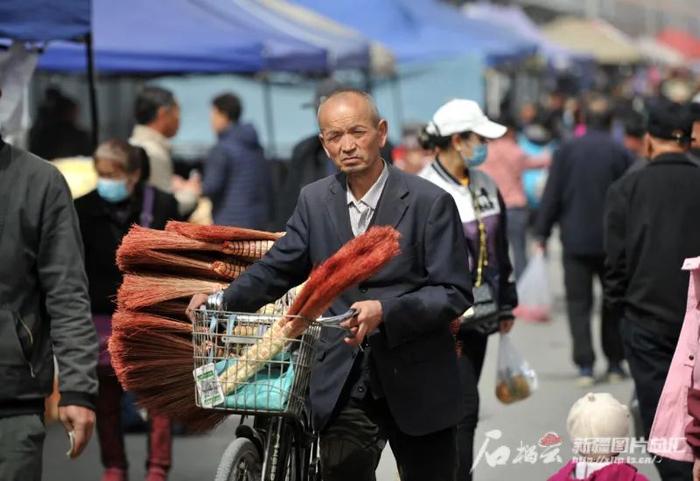 周末休闲，不妨到乌鲁木齐这处农贸大集“逛吃逛吃”